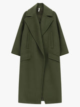 Cappotto lungo con rever oversize e tasche a filetto