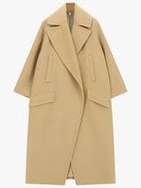 Cappotto lungo con rever oversize e tasche a filetto