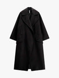 Cappotto lungo con rever oversize e tasche a filetto
