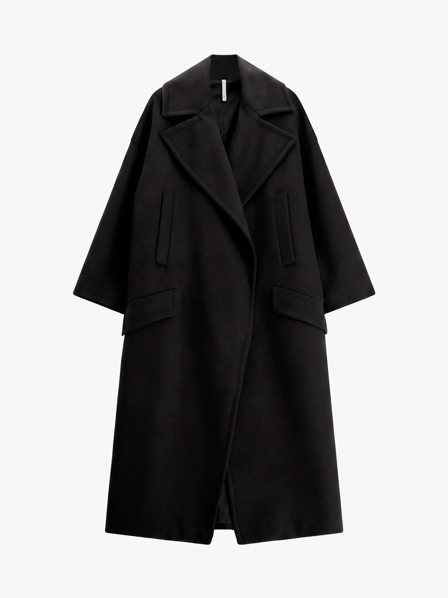 Cappotto lungo con rever oversize e tasche a filetto