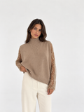 Maglia smanicata con collo alto lavorato