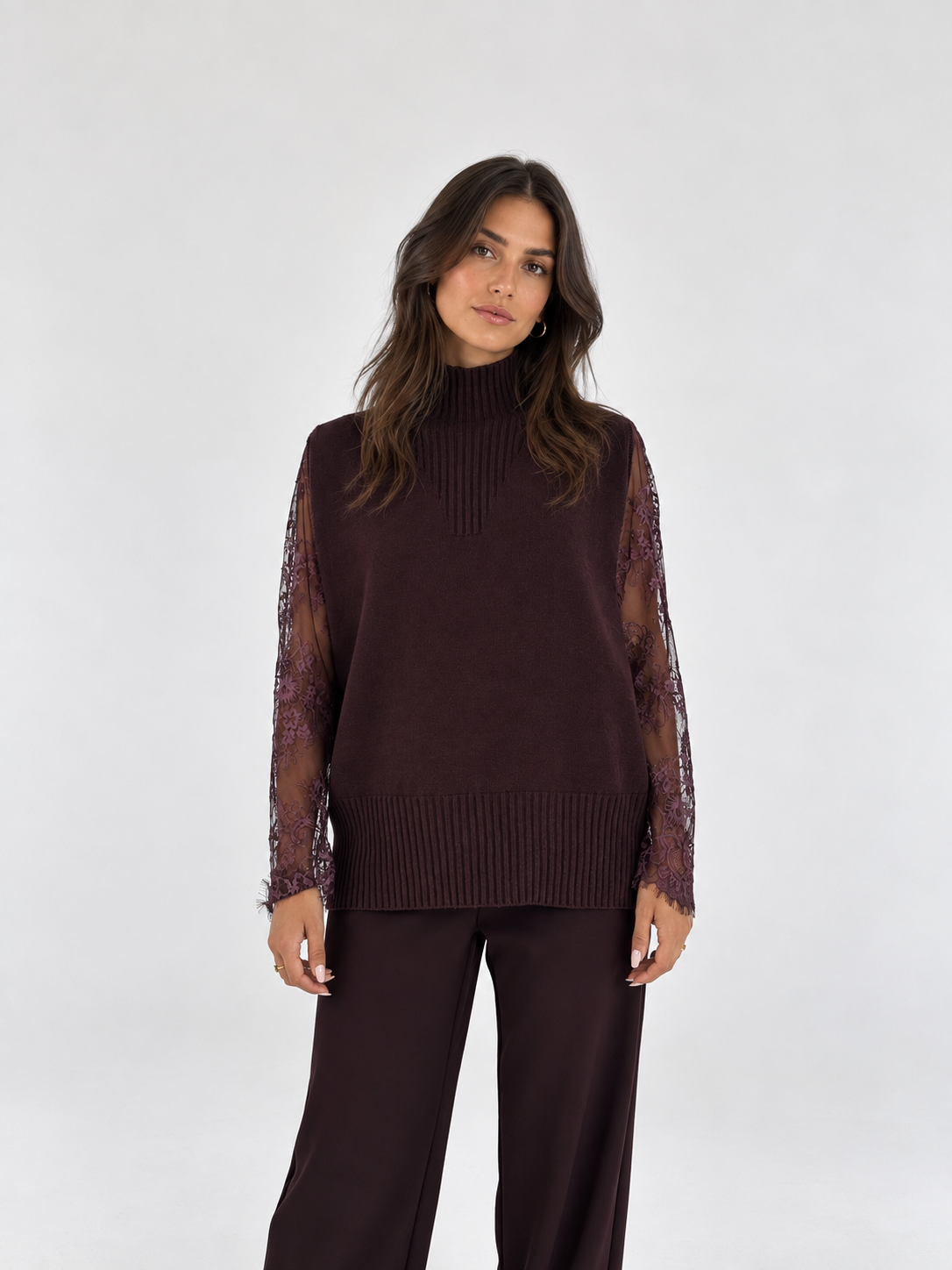 Maglia smanicata con collo alto lavorato