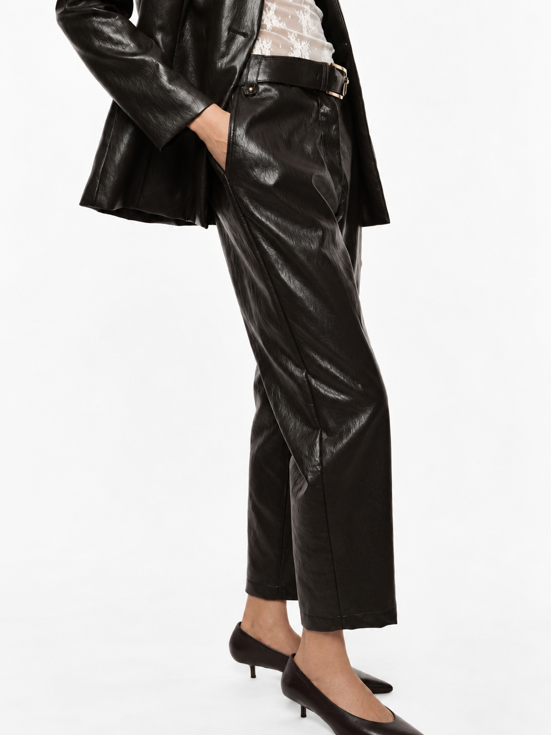 Pantaloni in similpelle a vita alta con cintura
