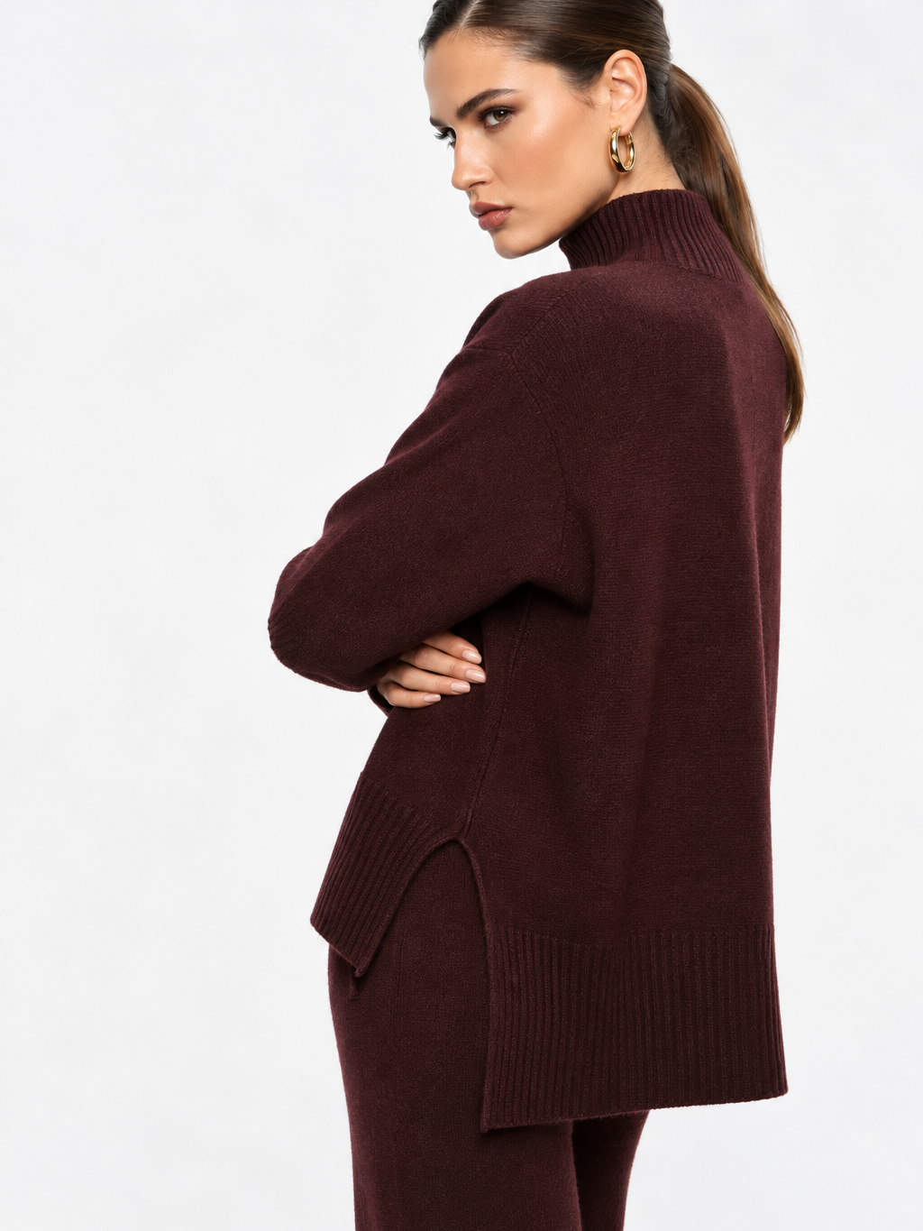 Maglione a maniche corte con collo alto ampio bordo