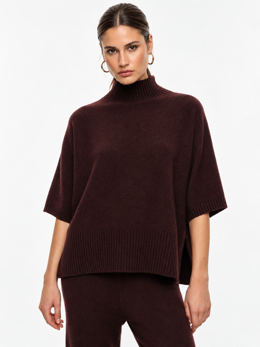 Maglione a maniche corte con collo alto ampio bordo