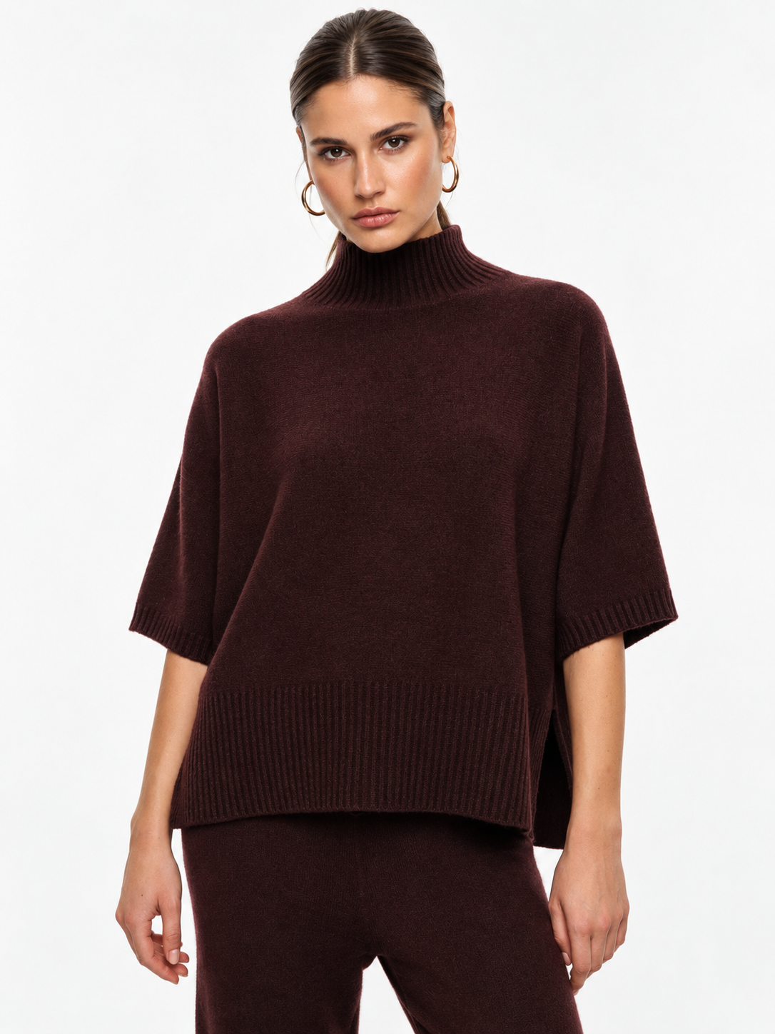 Maglione a maniche corte con collo alto ampio bordo