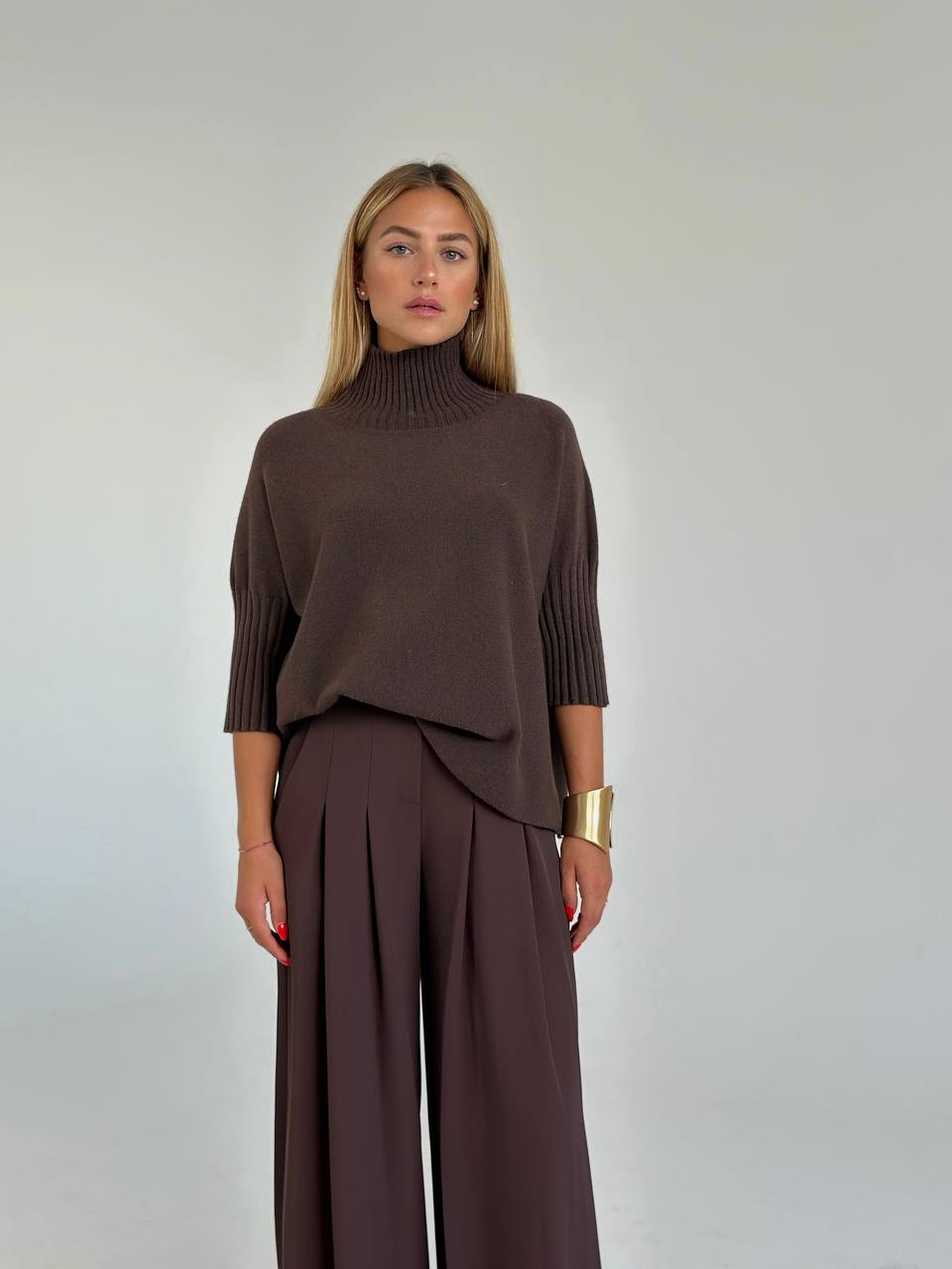 Pantaloni palazzo a vita alta con pinces e cintura