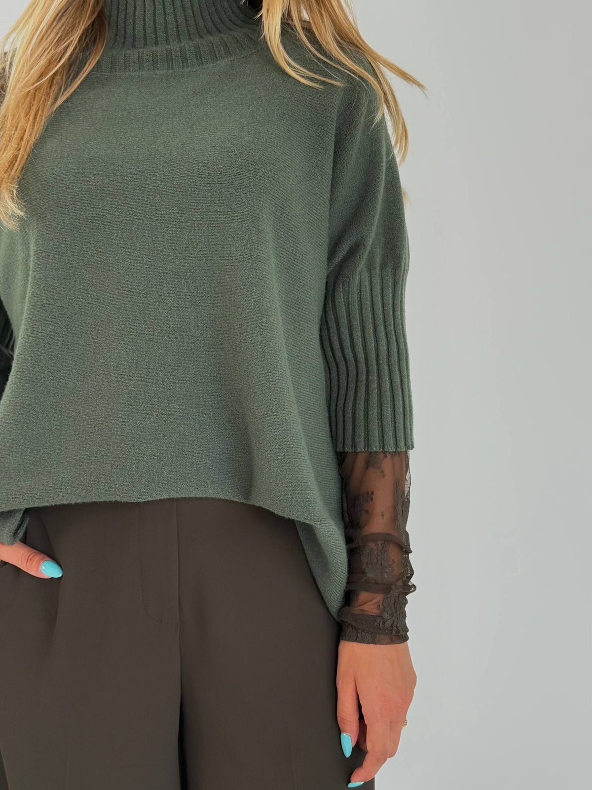 Maglione collo a cratere con maniche 3/4