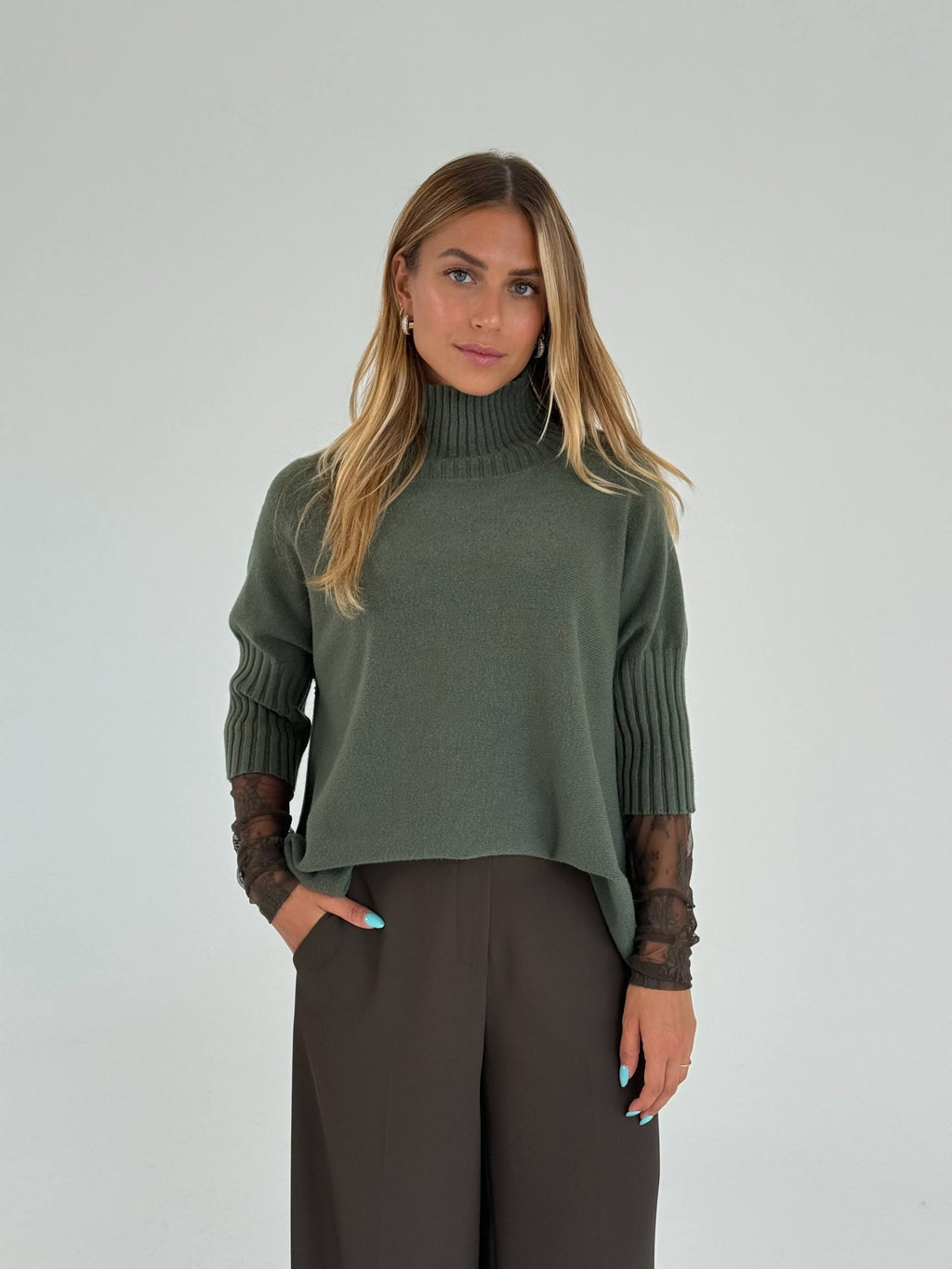 Maglione collo a cratere con maniche 3/4