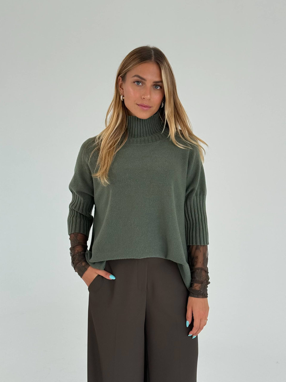 Maglione collo a cratere con maniche 3/4