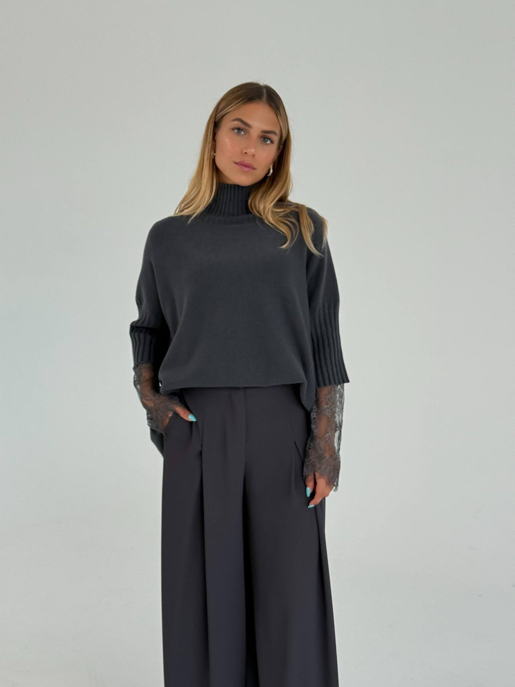 Maglione collo a cratere con maniche 3/4